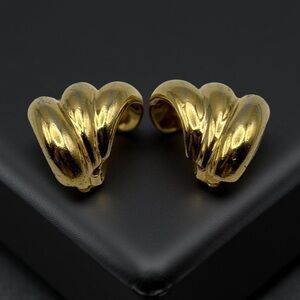 Ciner Vintage Signed Gold Tone Sculptural Fan Shell Clip-On Earrings – 1” Large